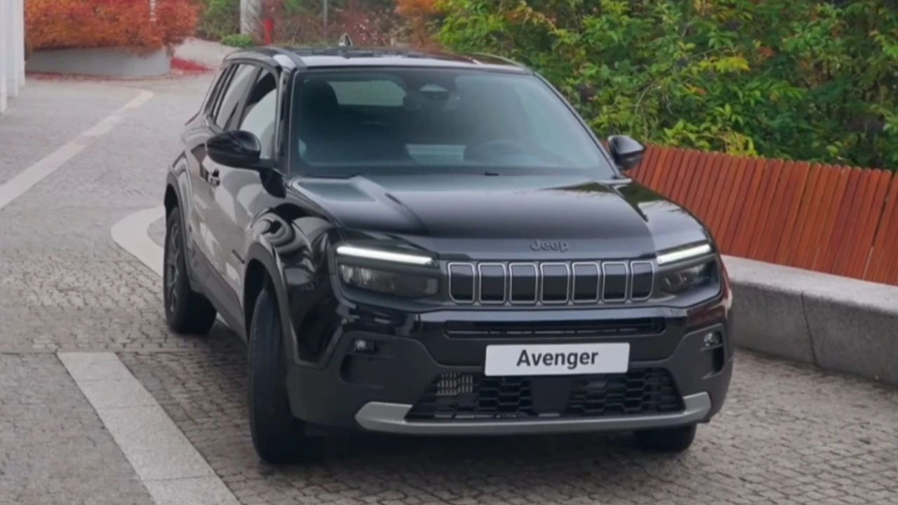 Jeep Avenger Compact 2026 front view in Sand Grey color